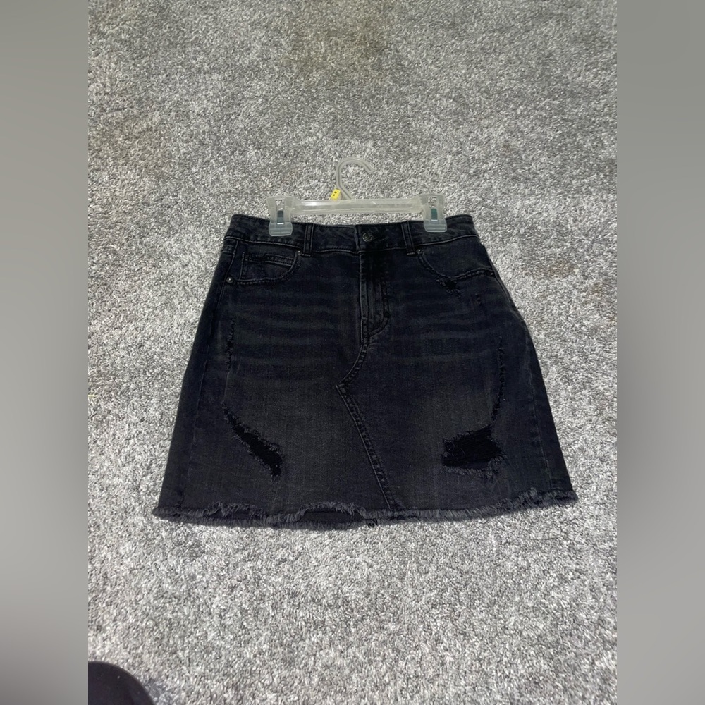 BLACK DENIM DISTRESSED SKIRT